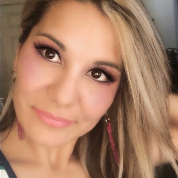 Meet your Posher, Pamela - Picture 2 of 4